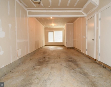 16301 Columbus Avenue - Photo Thumbnail 40