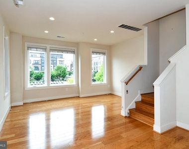 16301 Columbus Avenue - Photo Thumbnail 5