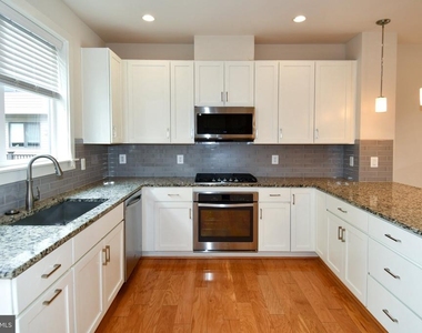 16301 Columbus Avenue - Photo Thumbnail 12