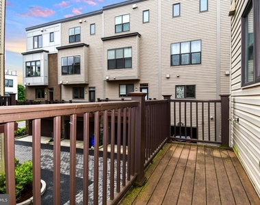 16301 Columbus Avenue - Photo Thumbnail 14