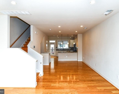 16301 Columbus Avenue - Photo Thumbnail 8