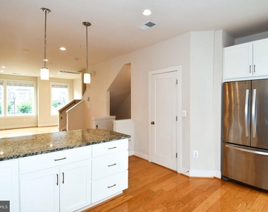 16301 Columbus Avenue - Photo Thumbnail 16