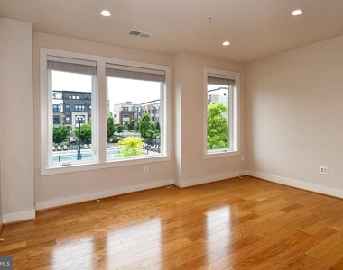 16301 Columbus Avenue - Photo Thumbnail 6