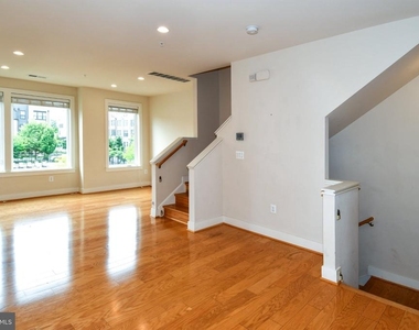 16301 Columbus Avenue - Photo Thumbnail 3