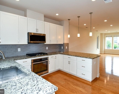 16301 Columbus Avenue - Photo Thumbnail 13