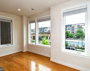16301 Columbus Avenue - Photo Thumbnail 7