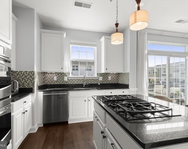 7207 Phelps Hill Court - Photo Thumbnail 16