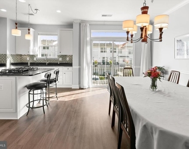 7207 Phelps Hill Court - Photo Thumbnail 14