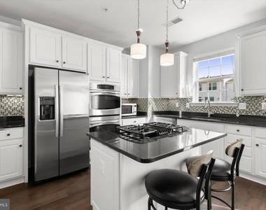7207 Phelps Hill Court - Photo Thumbnail 17