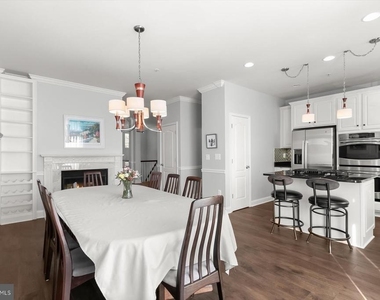 7207 Phelps Hill Court - Photo Thumbnail 15