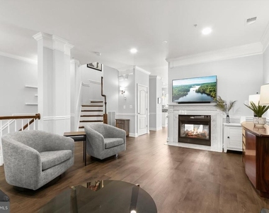 7207 Phelps Hill Court - Photo Thumbnail 10