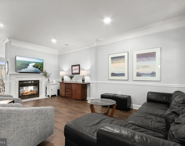 7207 Phelps Hill Court - Photo Thumbnail 11