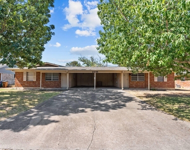 2205 Lanier Dr - Photo Thumbnail 17