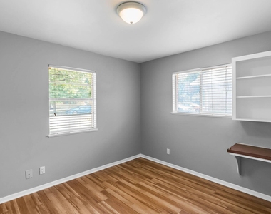 2205 Lanier Dr - Photo Thumbnail 5