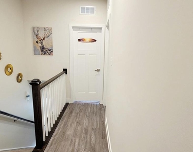 8667 Shady Pines Drive - Photo Thumbnail 13