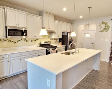 8667 Shady Pines Drive - Photo Thumbnail 4