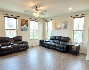 8667 Shady Pines Drive - Photo Thumbnail 5