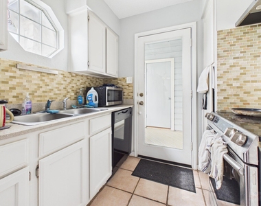 3111 Tom Green St - Photo Thumbnail 5