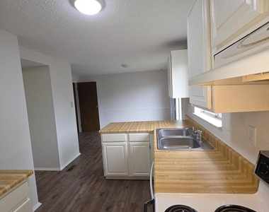 1758 Springfield Lane - Photo Thumbnail 7