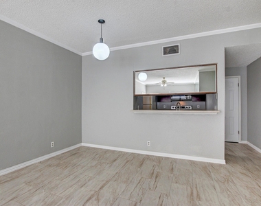 807 W 25th St - Photo Thumbnail 6