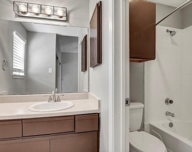 807 W 25th St - Photo Thumbnail 14