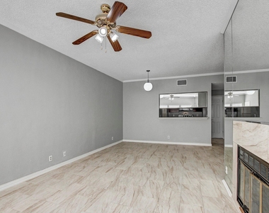 807 W 25th St - Photo Thumbnail 1