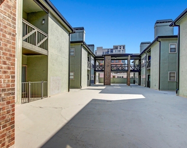 807 W 25th St - Photo Thumbnail 23