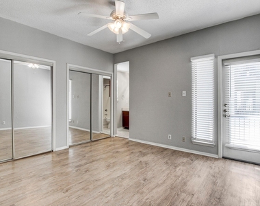 807 W 25th St - Photo Thumbnail 11