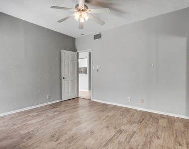 807 W 25th St - Photo Thumbnail 12