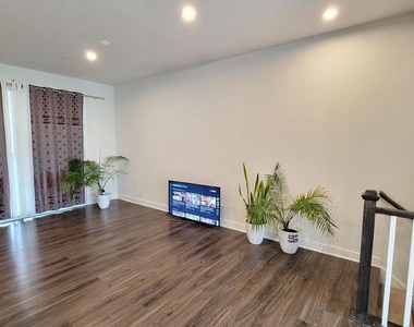 8663 Shady Pines Drive - Photo Thumbnail 5