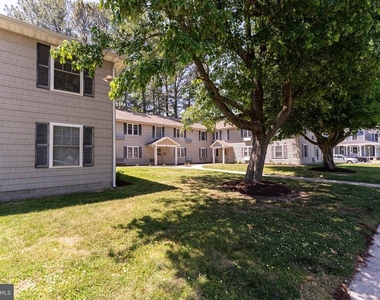 802 Travers Street - Photo Thumbnail 2