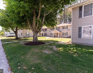 802 Travers Street - Photo Thumbnail 3