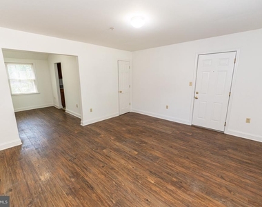 802 Travers Street - Photo Thumbnail 9