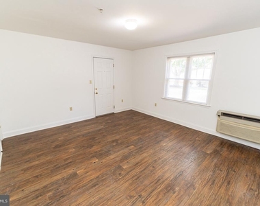 802 Travers Street - Photo Thumbnail 8