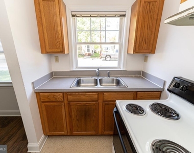 804 Travers Street - Photo Thumbnail 12