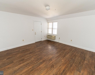 804 Travers Street - Photo Thumbnail 2