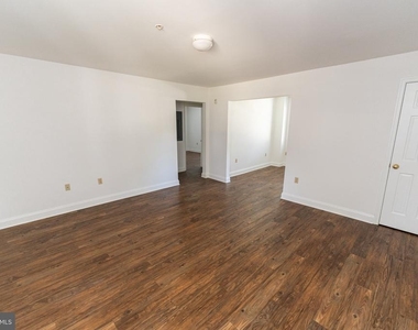 804 Travers Street - Photo Thumbnail 4
