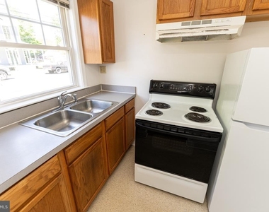 804 Travers Street - Photo Thumbnail 9
