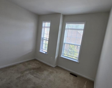 12298 Sandstone Street - Photo Thumbnail 7