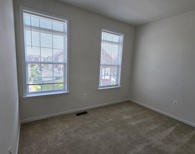 12298 Sandstone Street - Photo Thumbnail 10