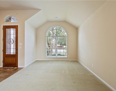2405 Speidel Dr - Photo Thumbnail 18