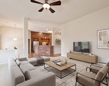 2405 Speidel Dr - Photo Thumbnail 7