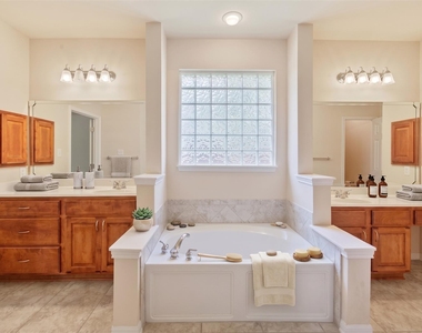 2405 Speidel Dr - Photo Thumbnail 12