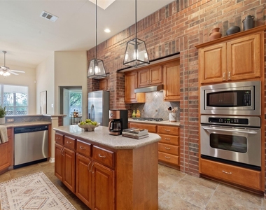 2405 Speidel Dr - Photo Thumbnail 1