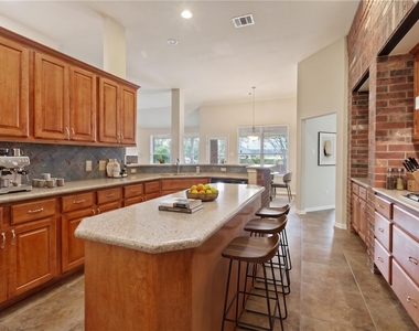 2405 Speidel Dr - Photo Thumbnail 2