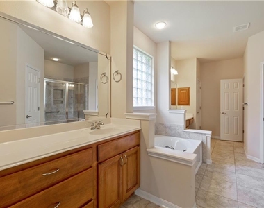 2405 Speidel Dr - Photo Thumbnail 6