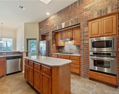 2405 Speidel Dr - Photo Thumbnail 16