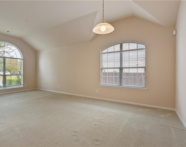 2405 Speidel Dr - Photo Thumbnail 20