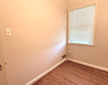 1717 Northview Road - Photo Thumbnail 8