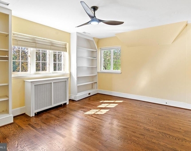7704 Crossland Road - Photo Thumbnail 35